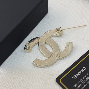 Essenceofluxury Womens Jewelry Chanel Tweed CC Logo Brooch A205PP180 AA198927