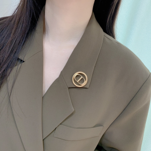 Essenceofluxury Womens Jewelry Dior 30 Montaigne CD Gold Brooch A205PP180 AA198895