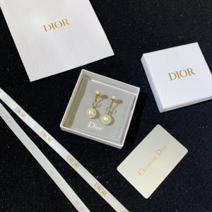 Essenceofluxury Womens Jewelry Dior Tribales Pearl Earrings A205PP180 AA198912