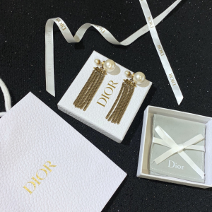 Essenceofluxury Womens Jewelry Dior Tribales Pearl Tassel Earrings A205PP180 AA198913