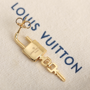 Essenceofluxury Womens Jewelry Louis Vuitton LV Locky Earrings Gold A205PP180 AA198906