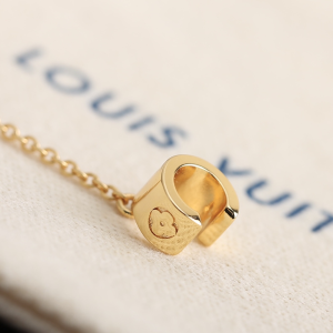 Essenceofluxury Womens Jewelry Louis Vuitton LV Locky Earrings Gold A205PP180 AA198906