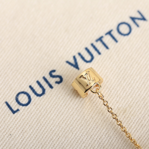Essenceofluxury Womens Jewelry Louis Vuitton LV Locky Earrings Gold A205PP180 AA198906