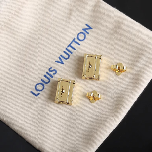 Essenceofluxury Womens Jewelry Louis Vuitton LV Petite Malle Earrings Gold A205PP180 AA198903