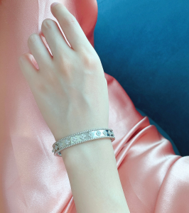 Essenceofluxury Womens Jewelry Van Cleef Arpels Perlee Diamonds Bracelets A205PP680 AA198924