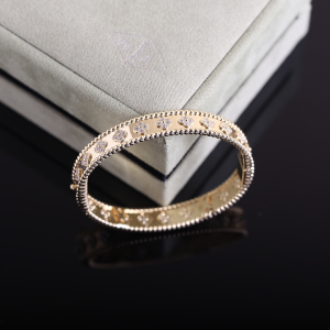 Essenceofluxury Womens Jewelry Van Cleef Arpels Perlee Diamonds Bracelets A205PP680 AA198924