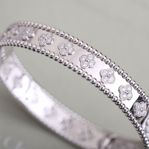 Essenceofluxury Womens Jewelry Van Cleef Arpels Perlee Diamonds Bracelets A205PP680 AA198924