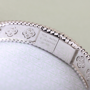 Essenceofluxury Womens Jewelry Van Cleef Arpels Perlee Diamonds Bracelets A205PP680 AA198924