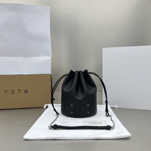 Maison Margiela Black Nappa Leather Tabi Sole Bucket Shoulder Bag Maison Margiela Black Nappa Leather Tabi Sole Bucket Shoulder Bag