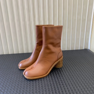 Maison Margiela Mid Heeled Tabi Split Toe Ankle Boots Brown Shiny Calfskin Leather Maison Margiela Mid Heeled Tabi Split Toe Ankle Boots Brown Shiny Calfskin Leather