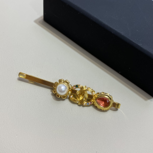 Essenceofluxury Womens Jewelry Chanel Gold CC Logo Hair Clip A152PP180 AA199441