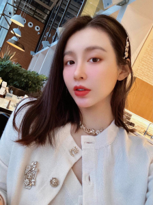 Essenceofluxury Womens Jewelry Chanel Gold CC Logo Hair Clip A152PP180 AA199441