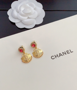 Essenceofluxury Womens Jewelry Chanel Crystal CC Gold Shell Earrings A152PP180 AA199538