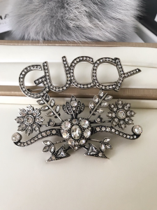 Essenceofluxury Womens Jewelry Gucci Crystals Guccy Brooch A152PP280 AA199535