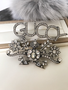Essenceofluxury Womens Jewelry Gucci Crystals Guccy Brooch A152PP280 AA199535