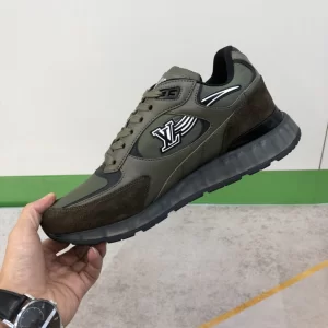 Essenceofluxury Mens Shoes Louis Vuitton Run Away Sneaker in Green 38 To 44 A151PP580 AA199739