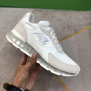 Essenceofluxury Mens Shoes Louis Vuitton Run Away Sneaker in White 38 To 44 A151PP580 AA199740