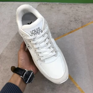 Essenceofluxury Mens Shoes Louis Vuitton Run Away Sneaker in White 38 To 44 A151PP580 AA199740