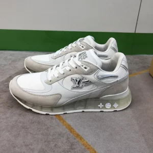 Essenceofluxury Mens Shoes Louis Vuitton Run Away Sneaker in White 38 To 44 A151PP580 AA199740