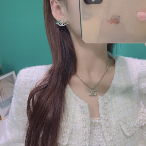 Essenceofluxury Womens Jewelry Chanel CC Logo Crystals Arrow Earrings A152PP180 AA199930