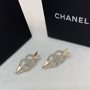 Essenceofluxury Womens Jewelry Chanel CC Logo Crystals Arrow Earrings A152PP180 AA199930