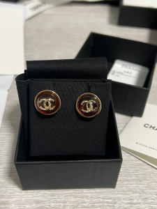 Essenceofluxury Womens Jewelry Chanel CC Logo Round Earrings in Red A152PP180 AA199922