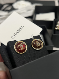 Essenceofluxury Womens Jewelry Chanel CC Logo Round Earrings in Red A152PP180 AA199922