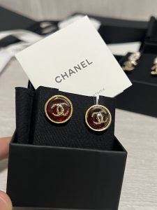 Essenceofluxury Womens Jewelry Chanel CC Logo Round Earrings in Red A152PP180 AA199922