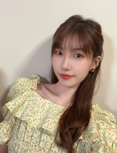 Essenceofluxury Womens Jewelry Chanel CC Logo Round Earrings in Red A152PP180 AA199922