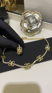 Essenceofluxury Womens Jewelry Chanel Gold CC Logo Crystals Rings A152PP180 AA199929