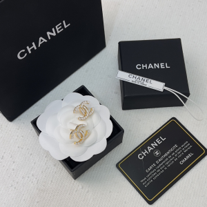 Essenceofluxury Womens Jewelry Chanel Gold White CC Logo Earrings A152PP180 AA199924