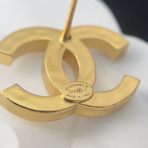 Essenceofluxury Womens Jewelry Chanel Gold White CC Logo Earrings A152PP180 AA199924