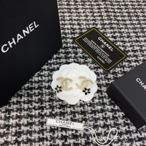 Essenceofluxury Womens Jewelry Chanel Pearls CC Logo Flower Earrings A152PP180 AA199928