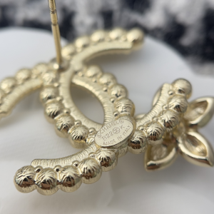 Essenceofluxury Womens Jewelry Chanel Pearls CC Logo Flower Earrings A152PP180 AA199928