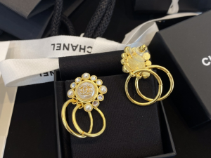Essenceofluxury Womens Jewelry Chanel Crystals CC Gold Earrings A39PP180 AA200221
