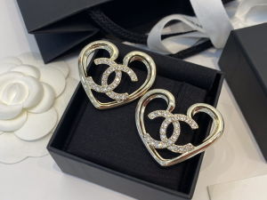Essenceofluxury Womens Jewelry Chanel Crystals CC Heart Earrings A39PP180 AA200219