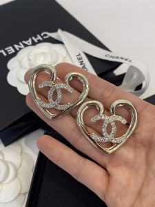 Essenceofluxury Womens Jewelry Chanel Crystals CC Heart Earrings A39PP180 AA200219