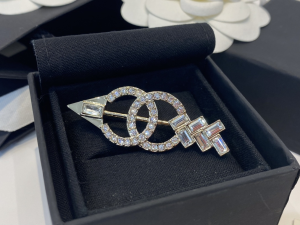 Essenceofluxury Womens Jewelry Chanel Crystals CC Logo Brooch A39PP180 AA200209