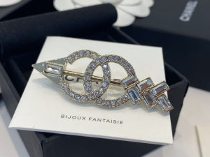 Essenceofluxury Womens Jewelry Chanel Crystals CC Logo Brooch A39PP180 AA200209