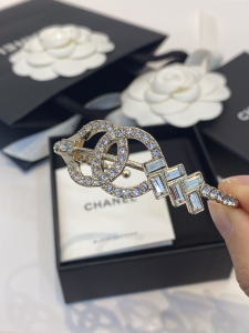 Essenceofluxury Womens Jewelry Chanel Crystals CC Logo Cuff Bracelet A39PP180 AA200207