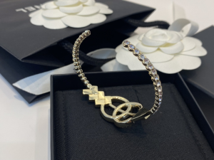 Essenceofluxury Womens Jewelry Chanel Crystals CC Logo Cuff Bracelet A39PP180 AA200207