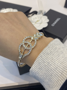Essenceofluxury Womens Jewelry Chanel Crystals CC Logo Cuff Bracelet A39PP180 AA200207