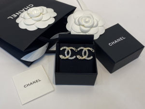 Essenceofluxury Womens Jewelry Chanel Crystals CC Logo Earrings A39PP180 AA200205
