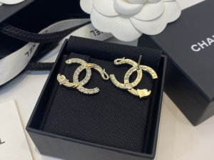 Essenceofluxury Womens Jewelry Chanel Crystals CC Logo Earrings A39PP180 AA200205