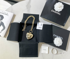 Essenceofluxury Womens Jewelry Chanel Gold CC Heart Pendant Necklaces A62PP380 AA200232