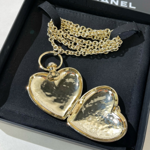 Essenceofluxury Womens Jewelry Chanel Gold CC Heart Pendant Necklaces A62PP380 AA200232