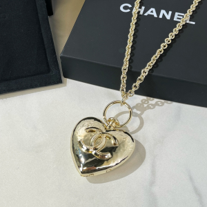 Essenceofluxury Womens Jewelry Chanel Gold CC Heart Pendant Necklaces A62PP380 AA200232
