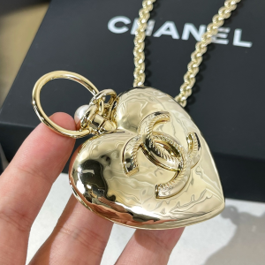 Essenceofluxury Womens Jewelry Chanel Gold CC Heart Pendant Necklaces A62PP380 AA200232