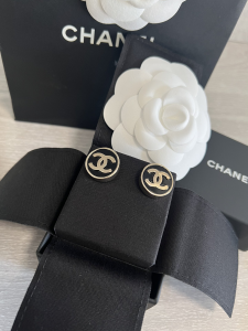 Essenceofluxury Womens Jewelry Chanel CC Logo Round Earrings A152PP180 AA200457