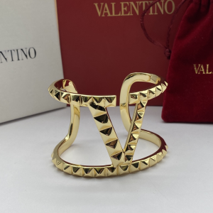 Essenceofluxury Womens Jewelry Valentino Rockstud Metal Bracelet A152PP180 AA200467